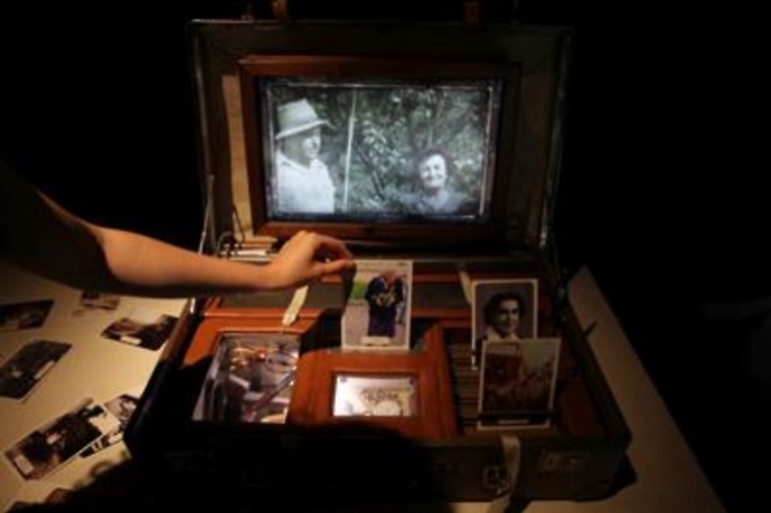 Salute: cartoline dall'Alzheimer, la valigia dei ricordi rid&agrave; vita ai malati