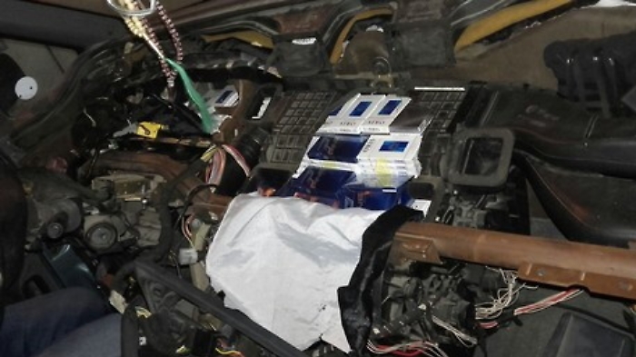 "Bionde" nascoste nel vano motore di mezzi sbarcati nel porto di Palermo