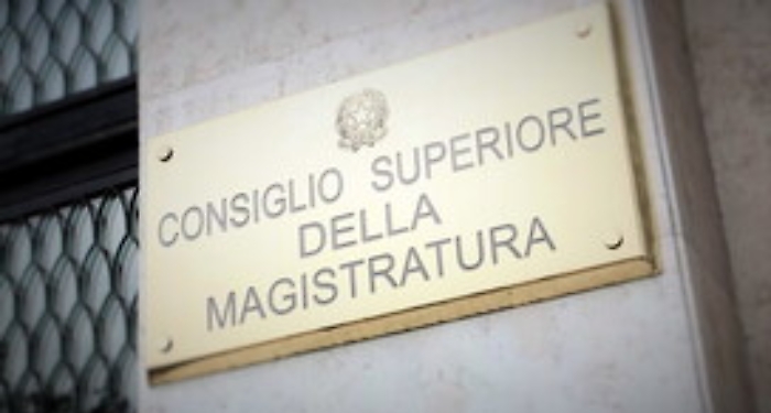 Caso Zuccaro, Csm verso istruttoria e non trasferimento