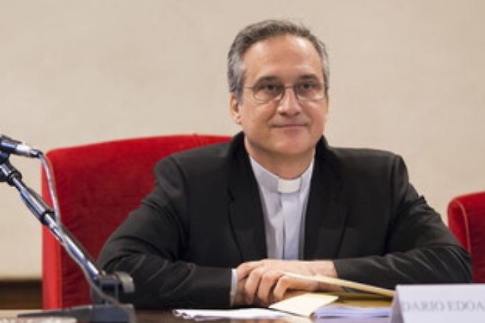 Da&shy;rio Edoar&shy;do Vi&shy;ga&shy;n&ograve;  rac&shy;con&shy;ta i &ldquo;se&shy;gre&shy;ti&rdquo;  del&shy;la co&shy;mu&shy;ni&shy;ca&shy;zio&shy;ne  di papa Fran&shy;ce&shy;sco