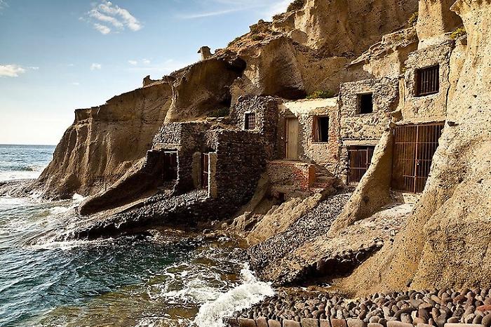 A Salina un progetto di recupero per la spiaggia de "Il postino"