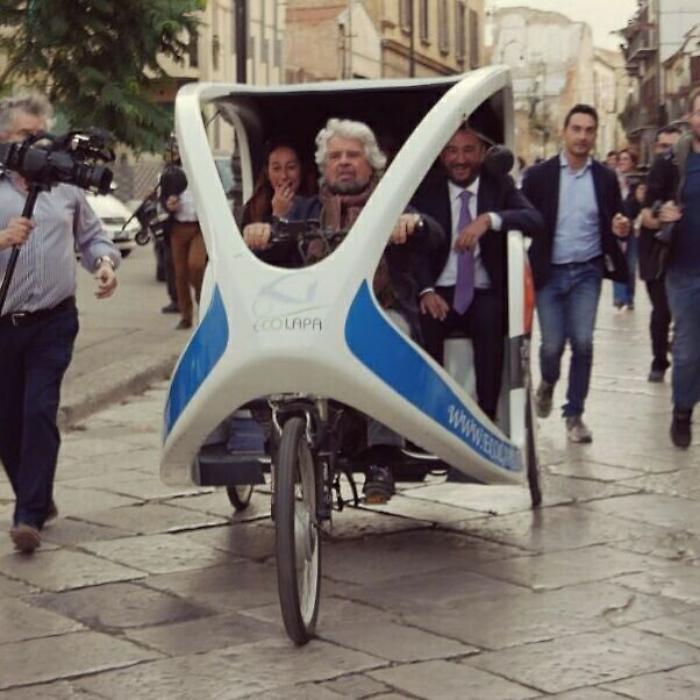 Grillo a Palermo in giro con ecolapa: &laquo;Musumeci foglia di fico "imprensentabili"&raquo;