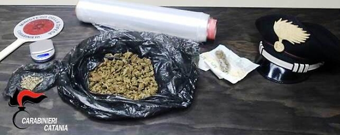 Riposto, spacciava marijuana in sella alla bicicletta: arrestato