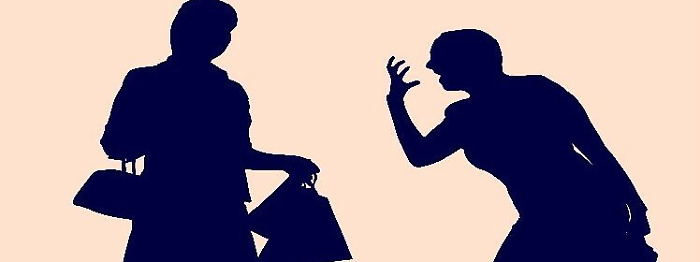 La rissa tra mamme a Gela: quei genitori adultescenti e spazzaneve