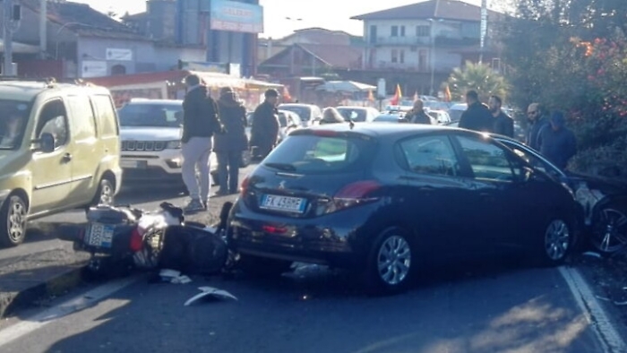 Catania, incidente in via Galermo: ferito scooterista 