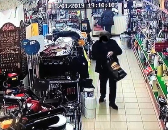 Prete ruba in un negozio