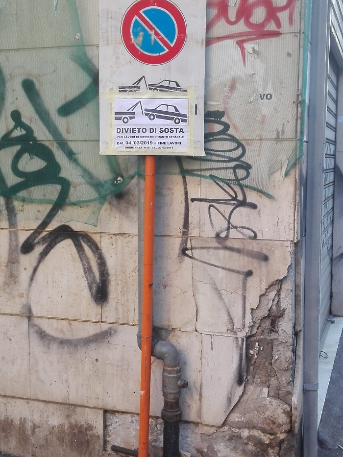 Catania: cartello dimenticato dopo le festivit&agrave; Agatine