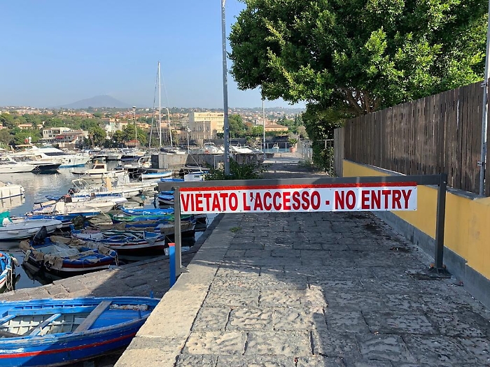 Catania, Ognina: divieto di accesso in un molo pubblico
