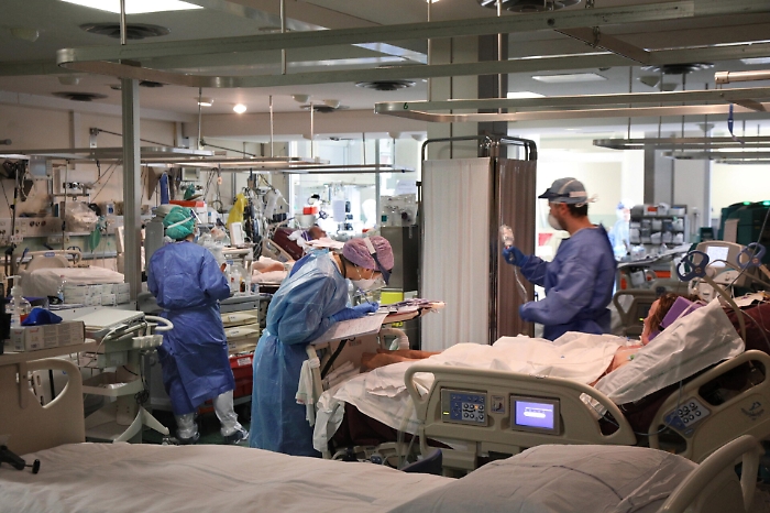 Anche le terapie intensive sotto pressione: la Sicilia si avvicina alla soglia d'emergenza
