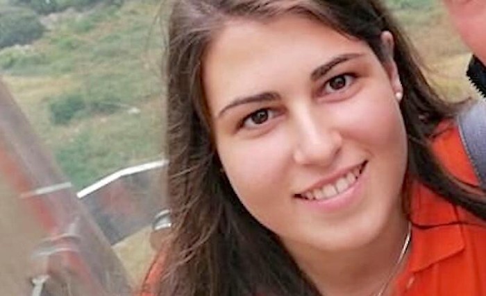 Castelvetrano, auto contro albero: muore una ragazza di 27 anni