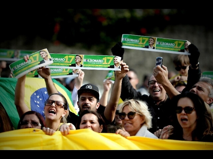 Brasile: Bolsonaro lascia l'ospedale