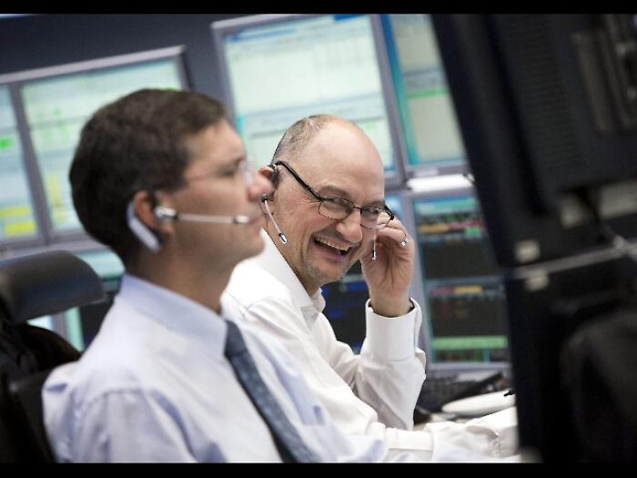 Spread Btp chiude stabile a 136 punti