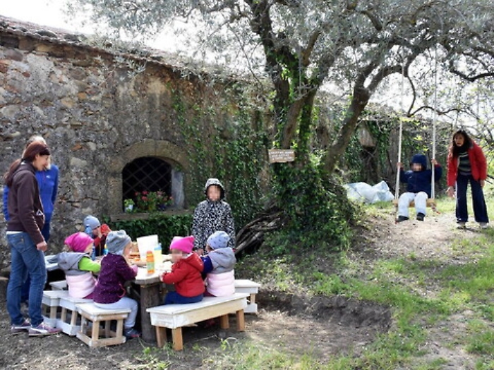 L'aula tra gli alberi e il fiume: a Bronte la sfida educativa di tre mamme-insegnanti