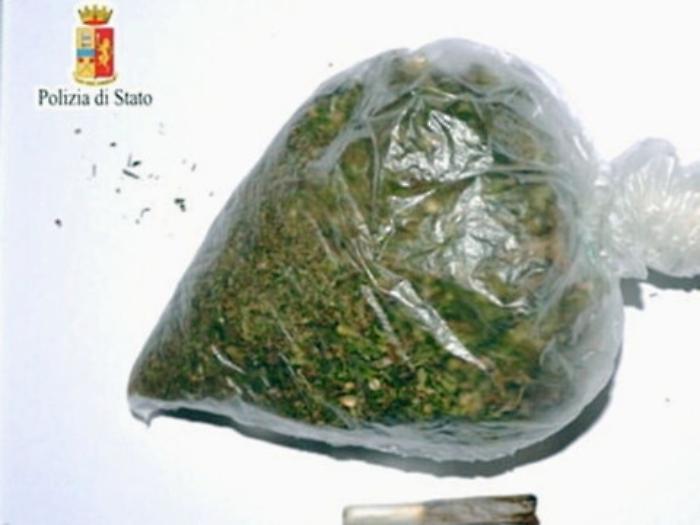 Baby pusher molto attivo con tre "piazze" di spaccio