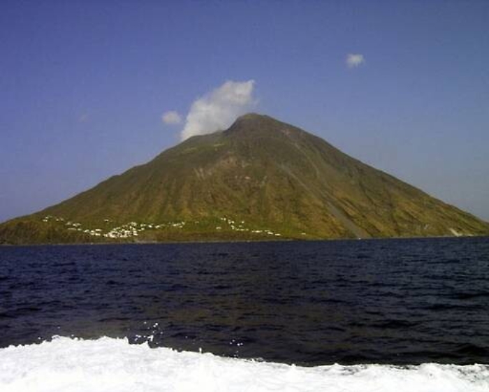 Eruzioni Stromboli, il Consiglio dei ministri dichiara lo stato di emergenza