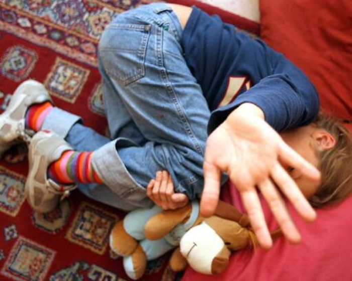 Atti di violenza a Chiaramonte Gulfi su due fratellini: pap&agrave; in manette