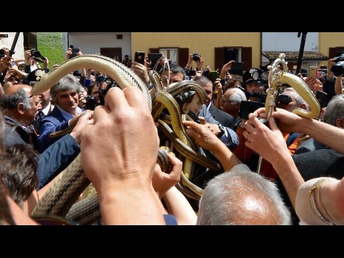 Oltre 20mila a festa Serpari Cocullo