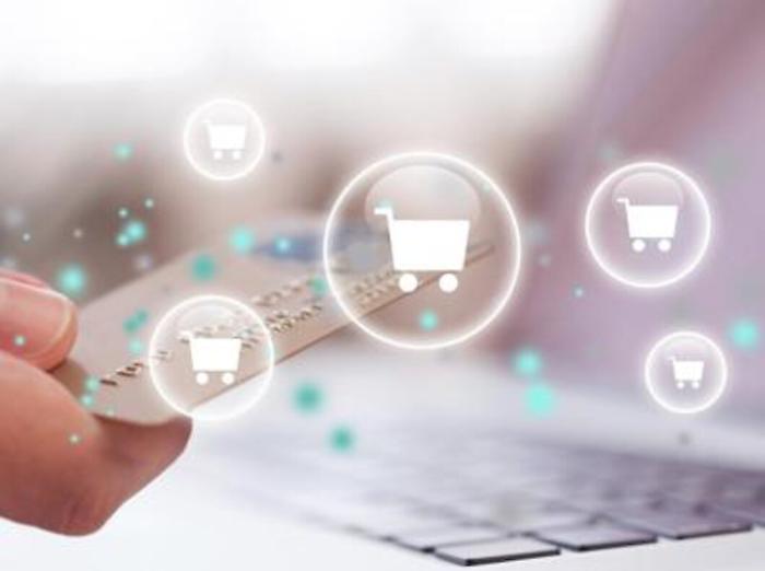 Italiani shopping addicted, uno su due compra pi&ugrave; vestiti del necessario