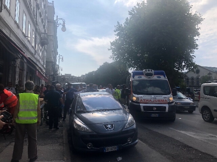 Rissa migranti Trieste, un ferito grave