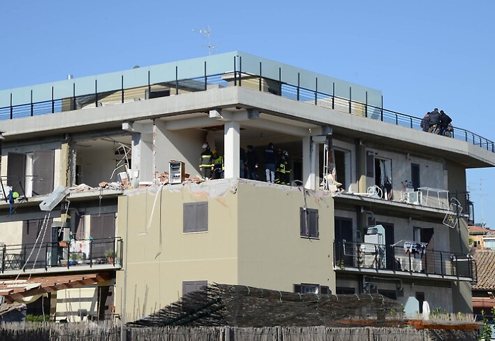 Catania, esplosione in una palazzina, feriti una donna e due bambini