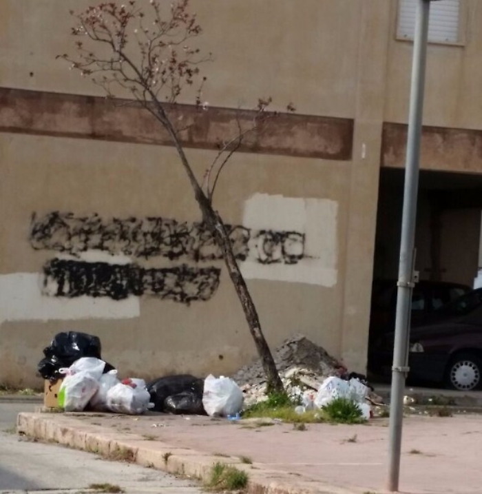 Comiso, segnalo i rifiuti quotidiani in viale della Resistenza: nessuna risposta!