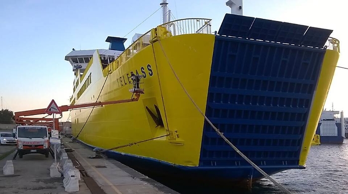 Nave Telepass urta il molo a Messina: ferito marinaio