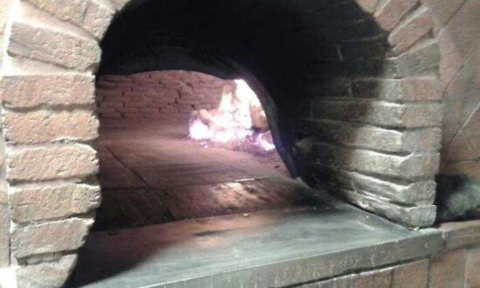 Ladri di energia elettrica a Picanello, controlli in pizzeria e officina