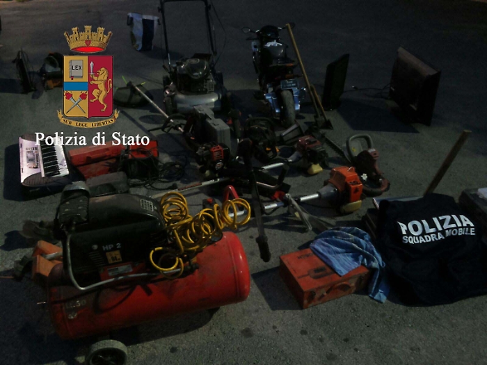 Ragusa, recuperata refurtiva per 15 mila euro. La Polizia: &laquo;Chi riconosce oggetti propri chieda la restituzione&raquo;