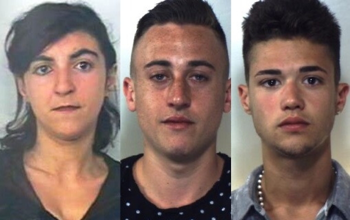Lanciano  busta con droga dal finestrino: 4 spacciatori arrestati a Calatabiano