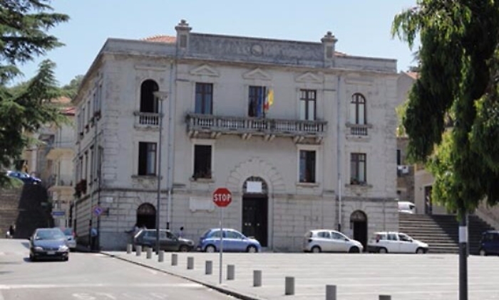 Accusa malore mentre guida: 72enne muore finendo contro un muro