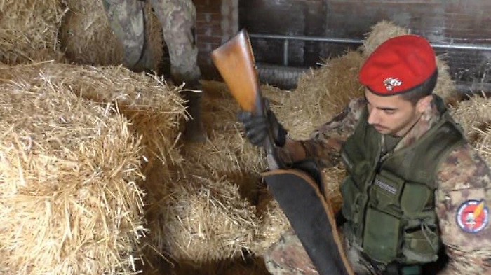 Mistretta, fucile "clandestino" nascosto tra balle di fieno: un arresto