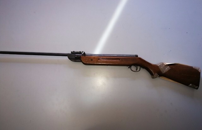 Aveva un carabina in casa a Picanello, ma non era sua: denunciata