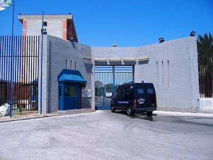 Detenuto catanese investito durante rientro a piedi nel carcere di Brucoli