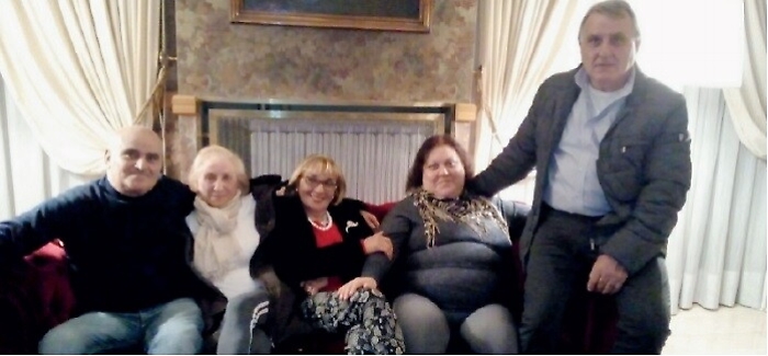 Erano stati dati in adozione da piccoli, si ritrovano dopo 50 anni