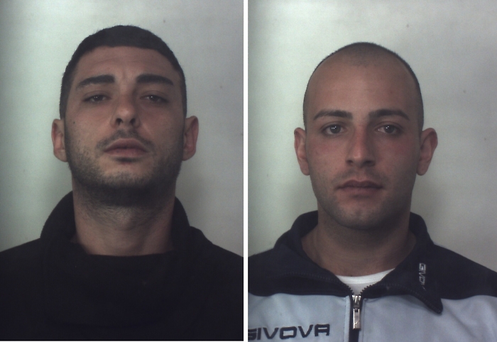 Cassibile, litigano in una sala giochi e sparano 5 colpi di pistola contro l'auto del &ldquo;rivale&rdquo;