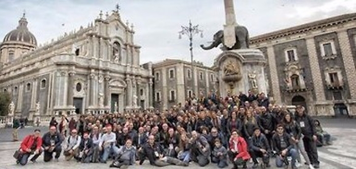 La pacifica "invasione" dei fotografi a Catania