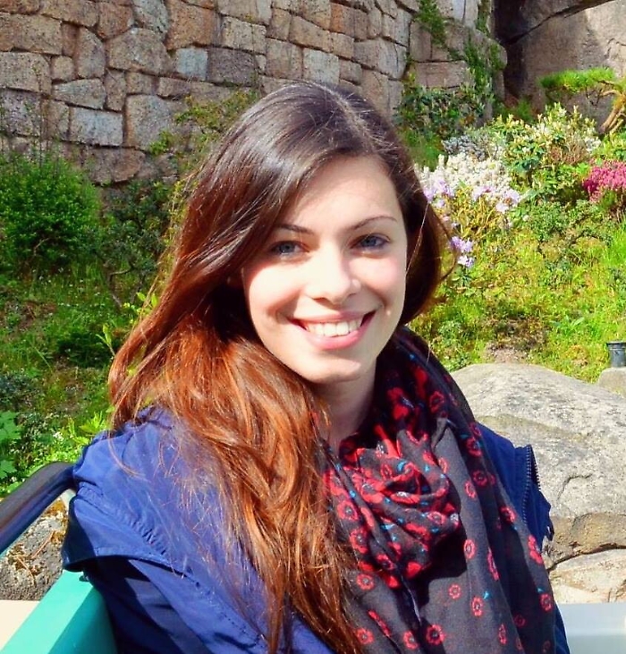 Moto contro una rotatoria, muore una 26enne