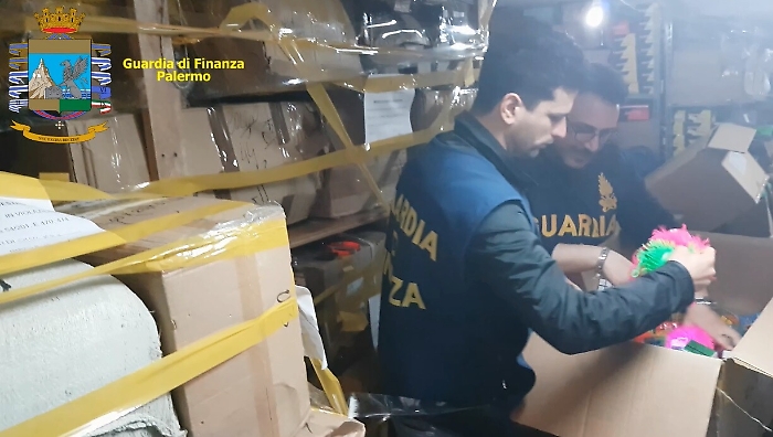 Palermo, GdF sequestra 100 mila articoli &ldquo;pericolosi&rdquo;