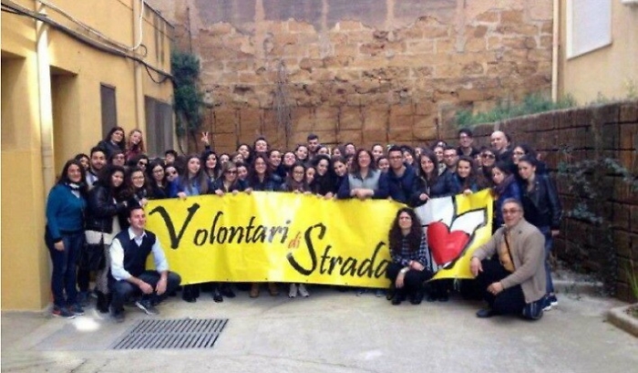 Dal cibo all&rsquo;abito da sposa, cos&igrave; i Volontari di Strada aiutano chi ha meno