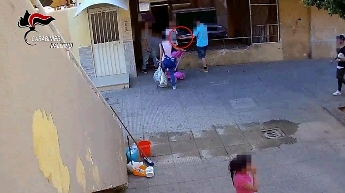 Palermo, allo Zen spaccio di eroina tra i bambini: cinque arrestati