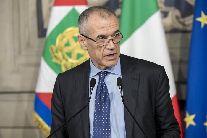 Cottarelli, l'esperto di conti dal Fondo monetario a palazzo Chigi: interista e divoratore di serie tv, &egrave; schivo ma determinato e tenace. Il fratello: &laquo;Studiava poco ma a scuola andava bene...&raquo;