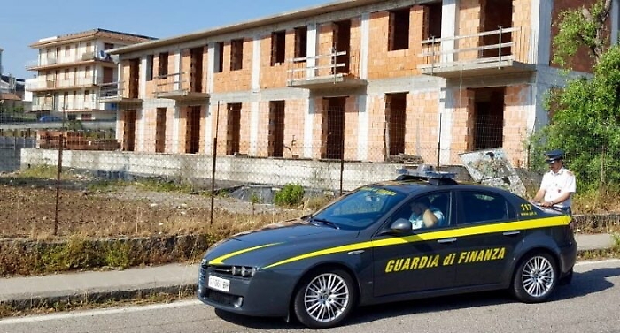 Fiumefreddo, truffa a soci cooperativa edilizia: quattro indagati