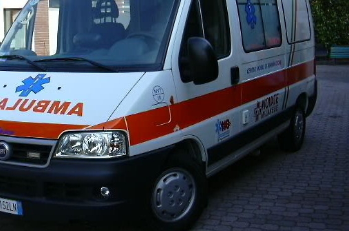 Noto, si taglia le vene dopo rottura con fidanzata: salvato in extremis 