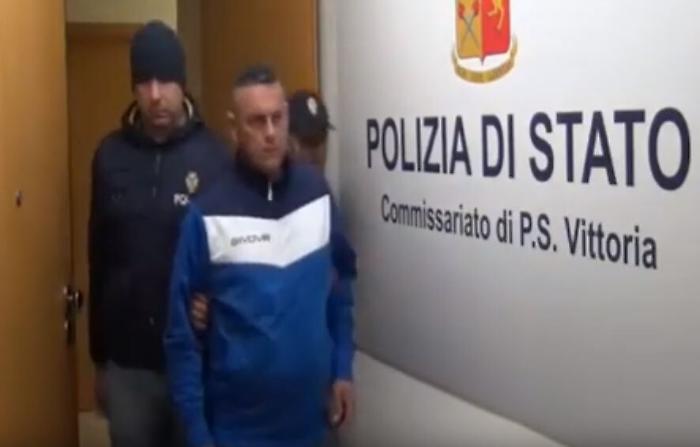 Vittoria: tenta di dare fuoco a un gruppo di tunisini, arrestato