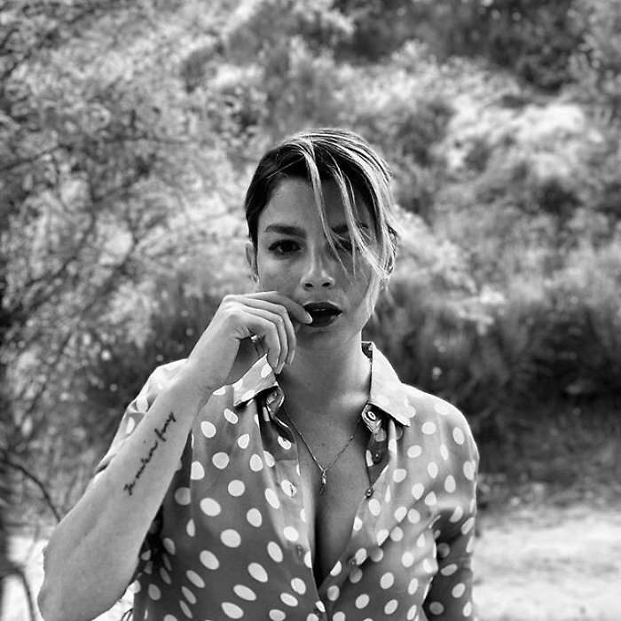 Sea Watch, Emma difende Carola. E piovono insulti anche per lei