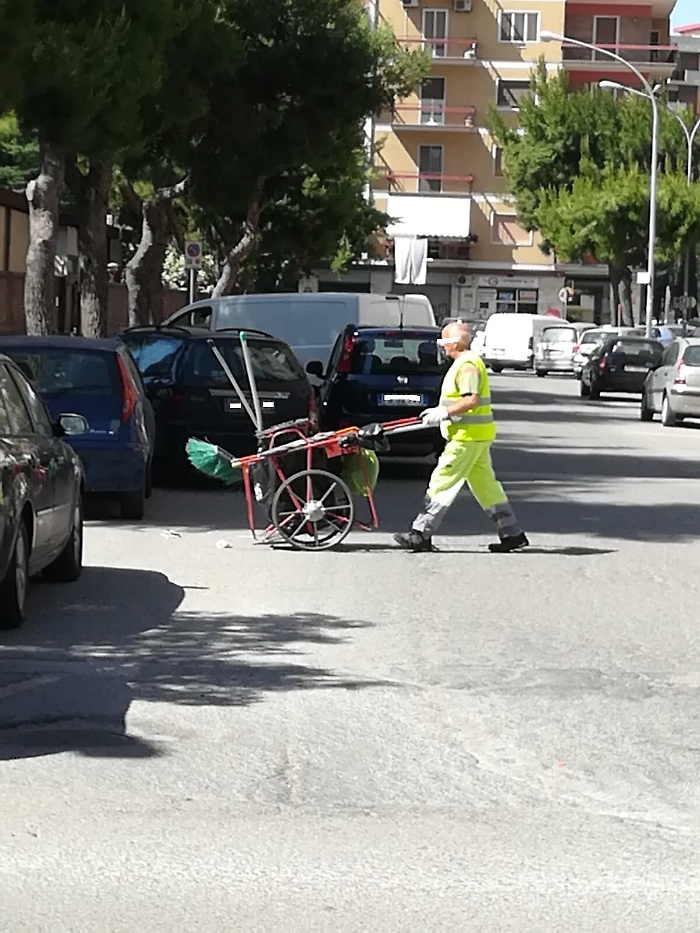 Catania: "Sig. Sindaco, ma nella nostra citt&agrave; gli operatori ecologici esistono ancora?"