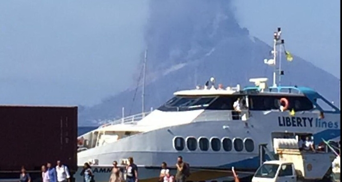 Eruzione Stromboli, il terrore vissuto da chi c'era: in 70 via da Ginostra