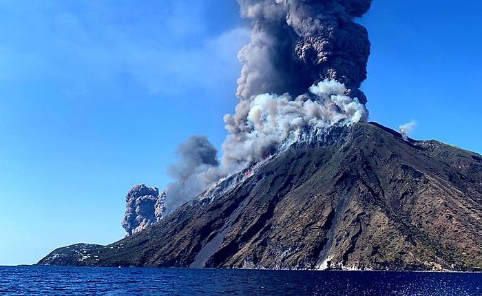 Stromboli, scatta allerta gialla: vulcano resta "sorvegliato speciale"