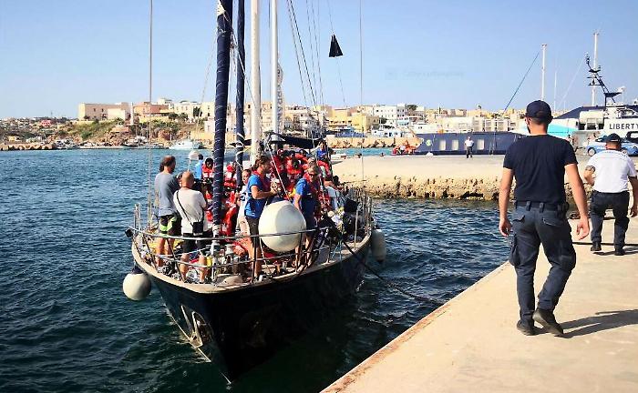 Mediterranea all'attacco: &laquo;Ecco perch&eacute; Salvini vi ha raccontato delle bugie&raquo;