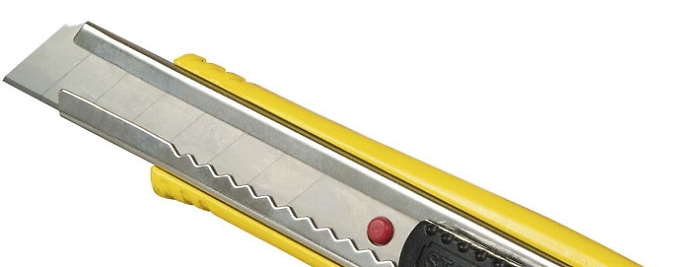 Taglierino, commesso di una cartoleria ferisce un cliente a Messina